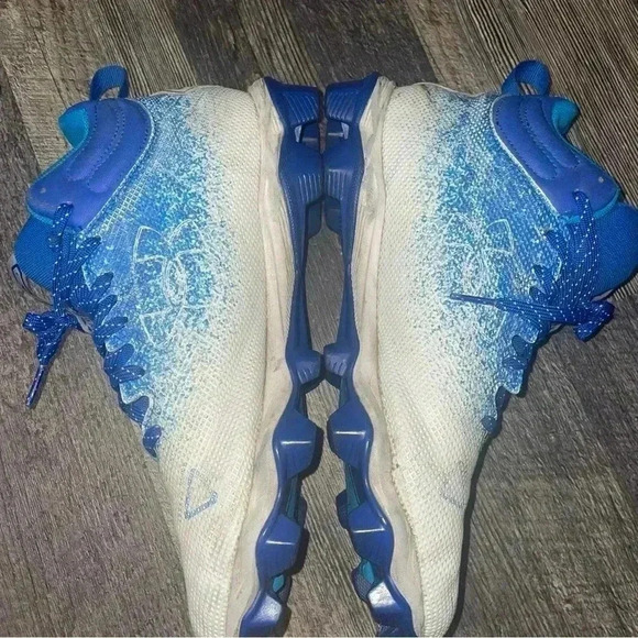 Under Armor Spot Light Franchise 2.0 Locked Down White Blue Football Cleats 9.5 - Picture 8 of 13